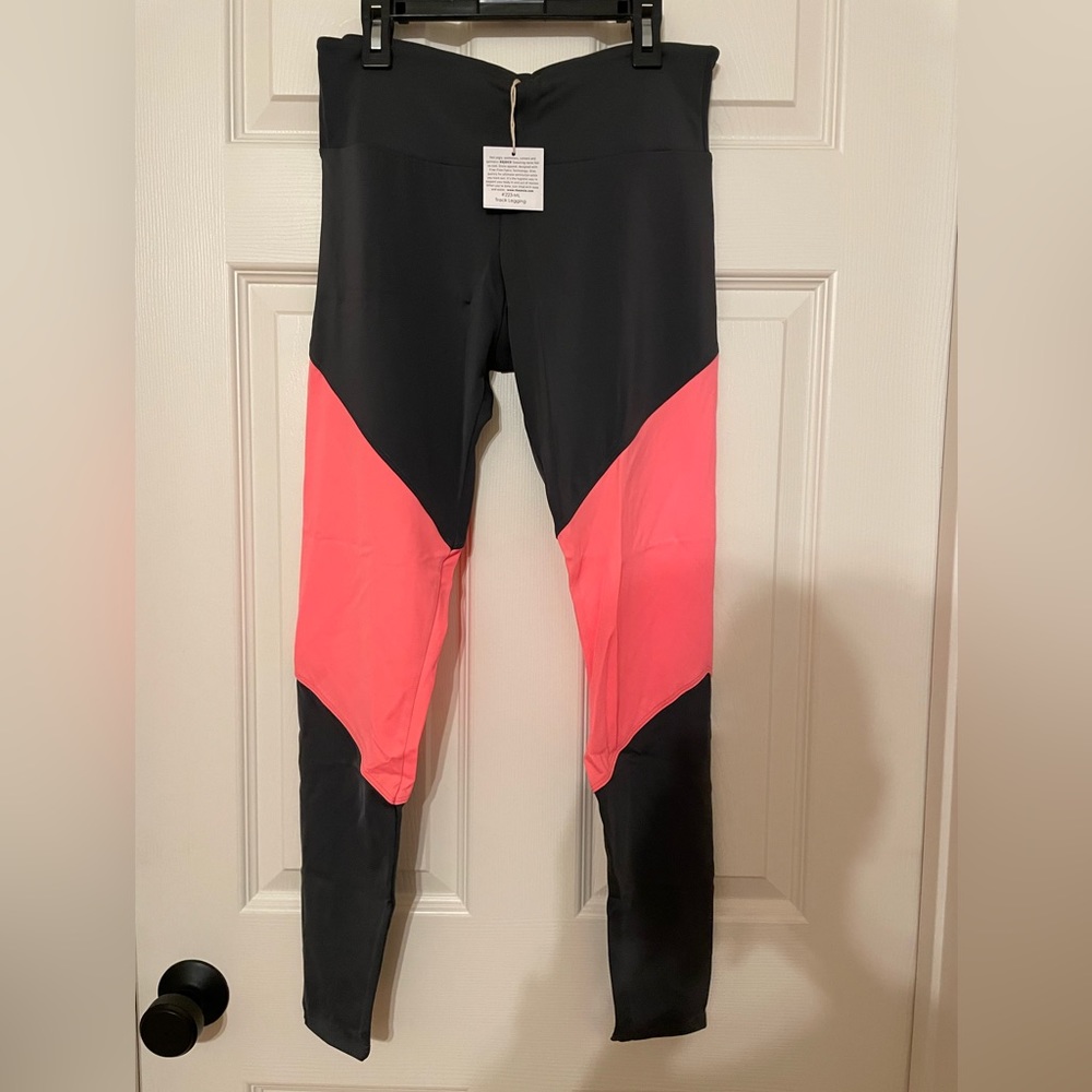 New Onzie Leggings . Charcoal and Coral. size: M/L.